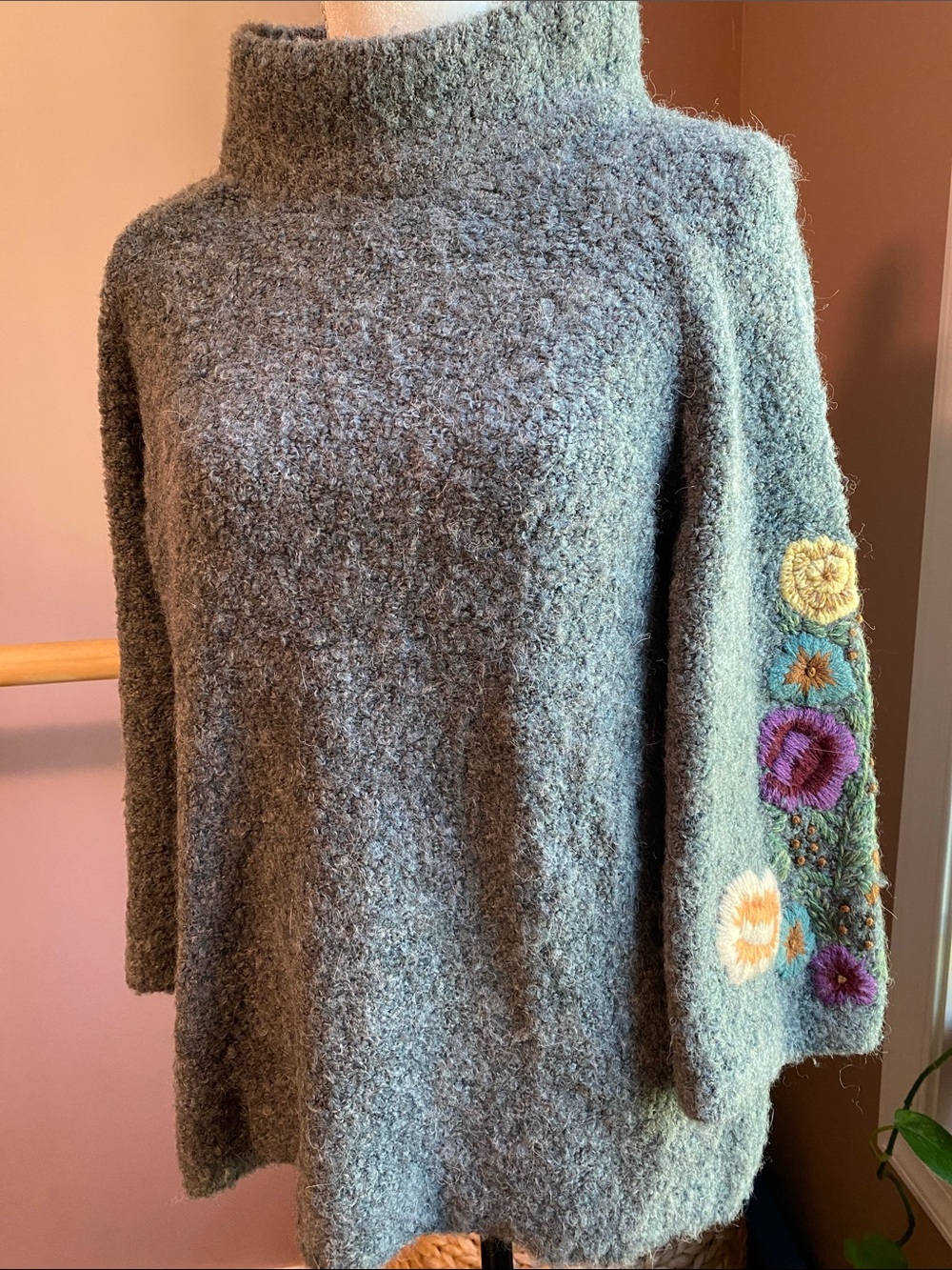 Sleeping on snow floral mock neck sweater M